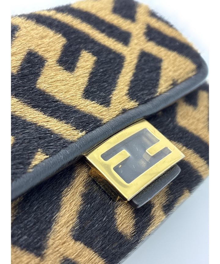 FENDI เครื่องประดับบนกระเป๋า