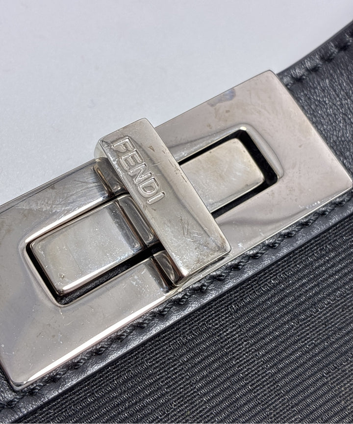 FENDI กระเป๋าถือขนาดใหญ่