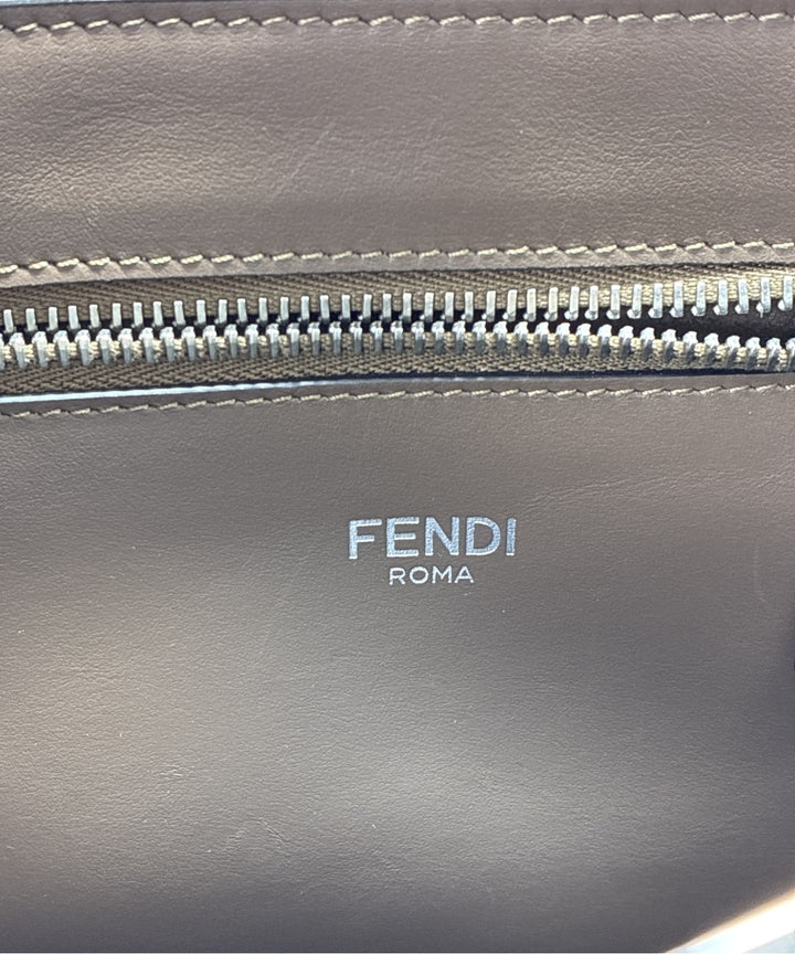 FENDI กระเป๋าถือขนาดใหญ่