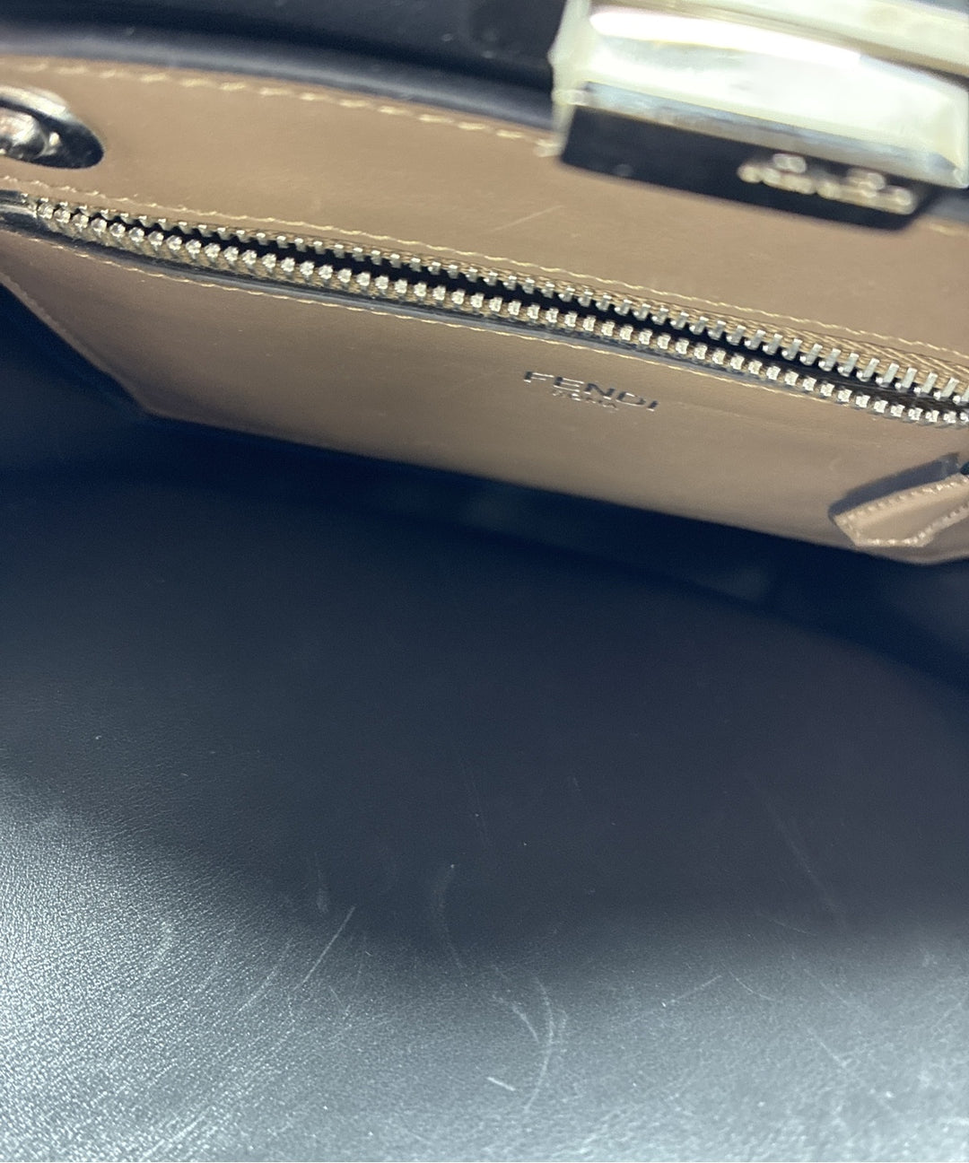 FENDI กระเป๋าถือขนาดใหญ่