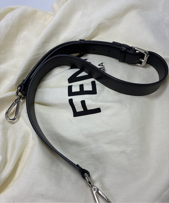 FENDI กระเป๋าถือขนาดใหญ่