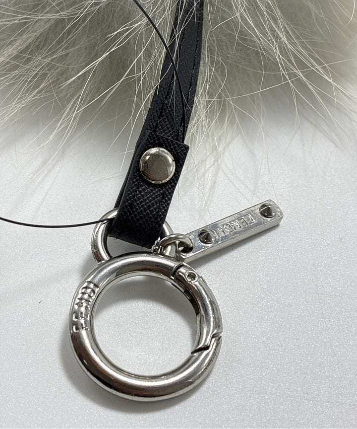 FENDI เครื่องประดับบนกระเป๋า