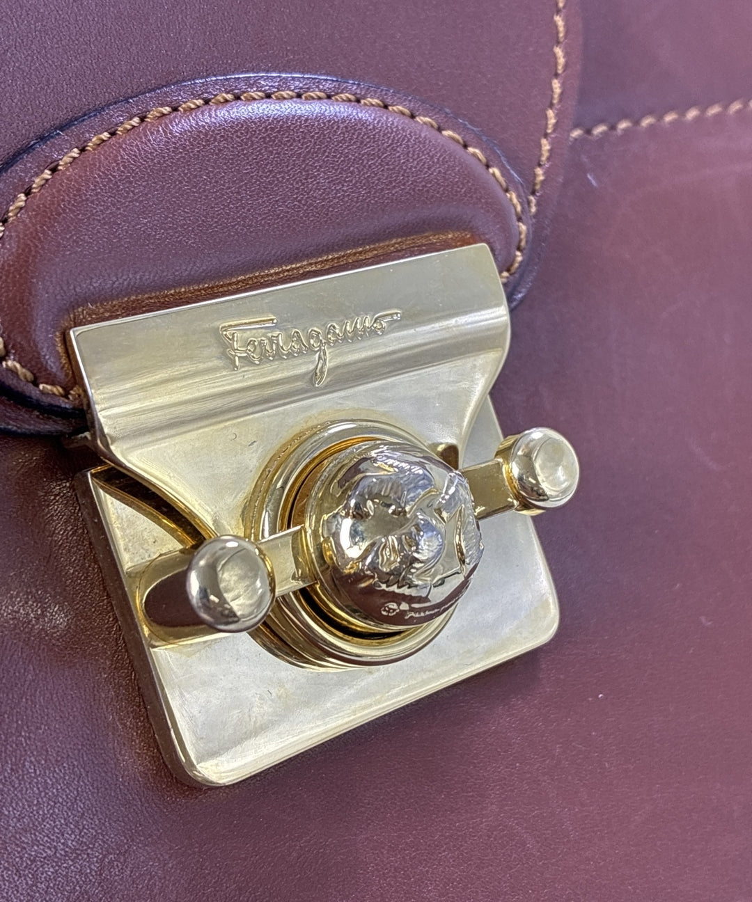 Salvatore Ferragamo กระเป๋าสะพาย