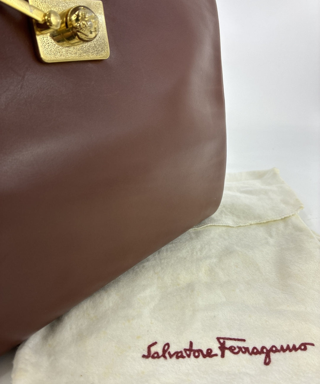 Salvatore Ferragamo กระเป๋าสะพาย