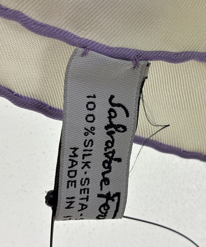Salvatore Ferragamo ผ้าพันคอ