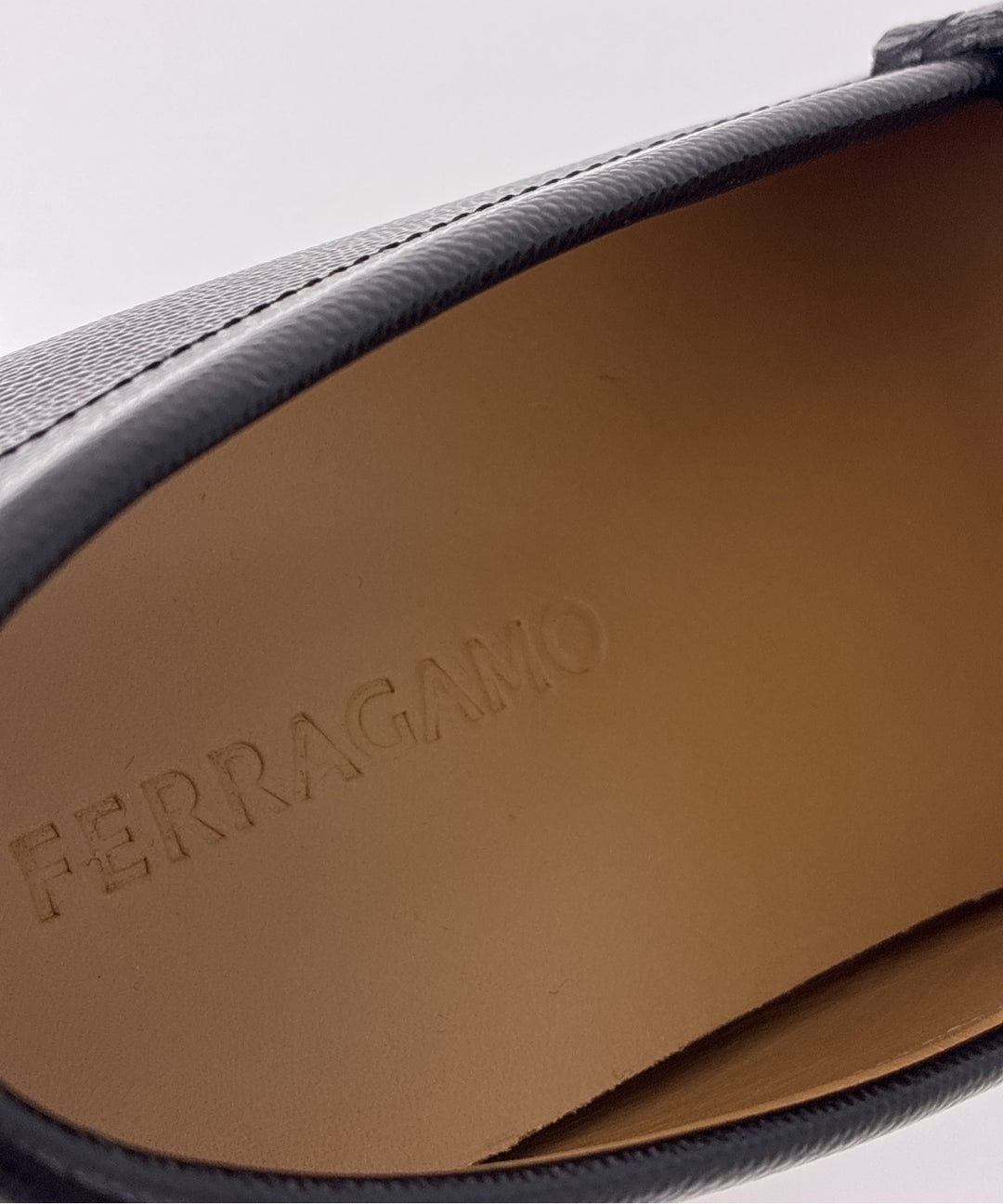 Salvatore Ferragamo รองเท้าสวมทางการ