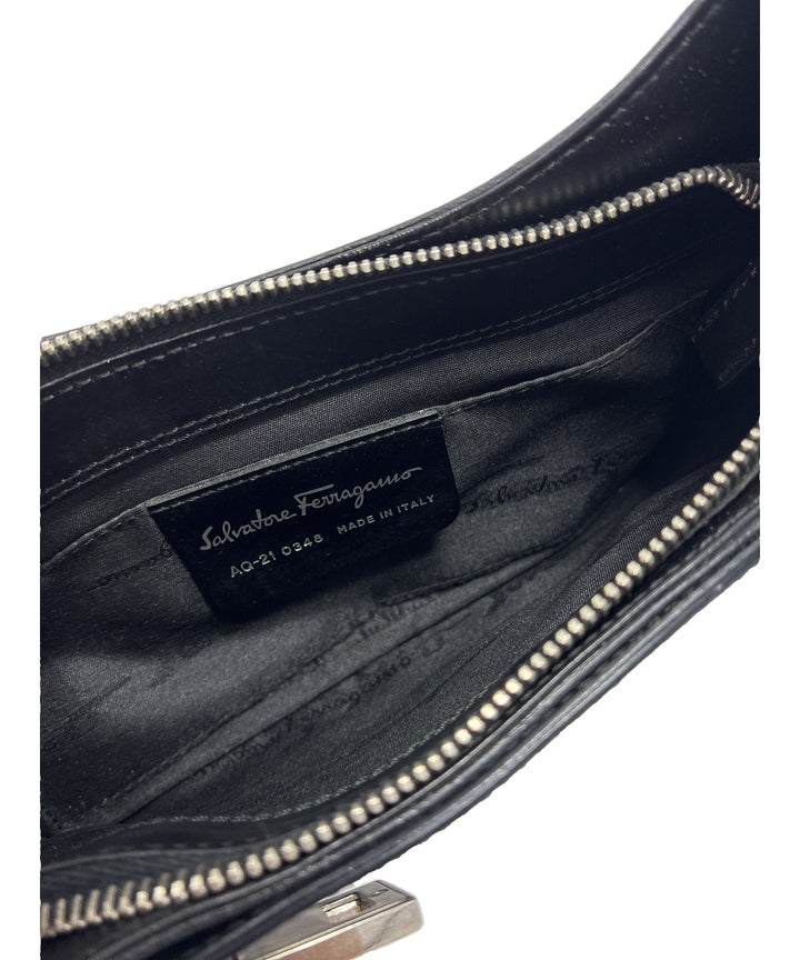 Salvatore Ferragamo กระเป๋าสะพาย