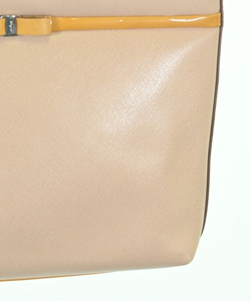 Salvatore Ferragamo กระเป๋าสะพาย