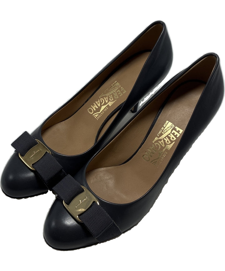 Salvatore Ferragamo รองเท้าส้นสูง