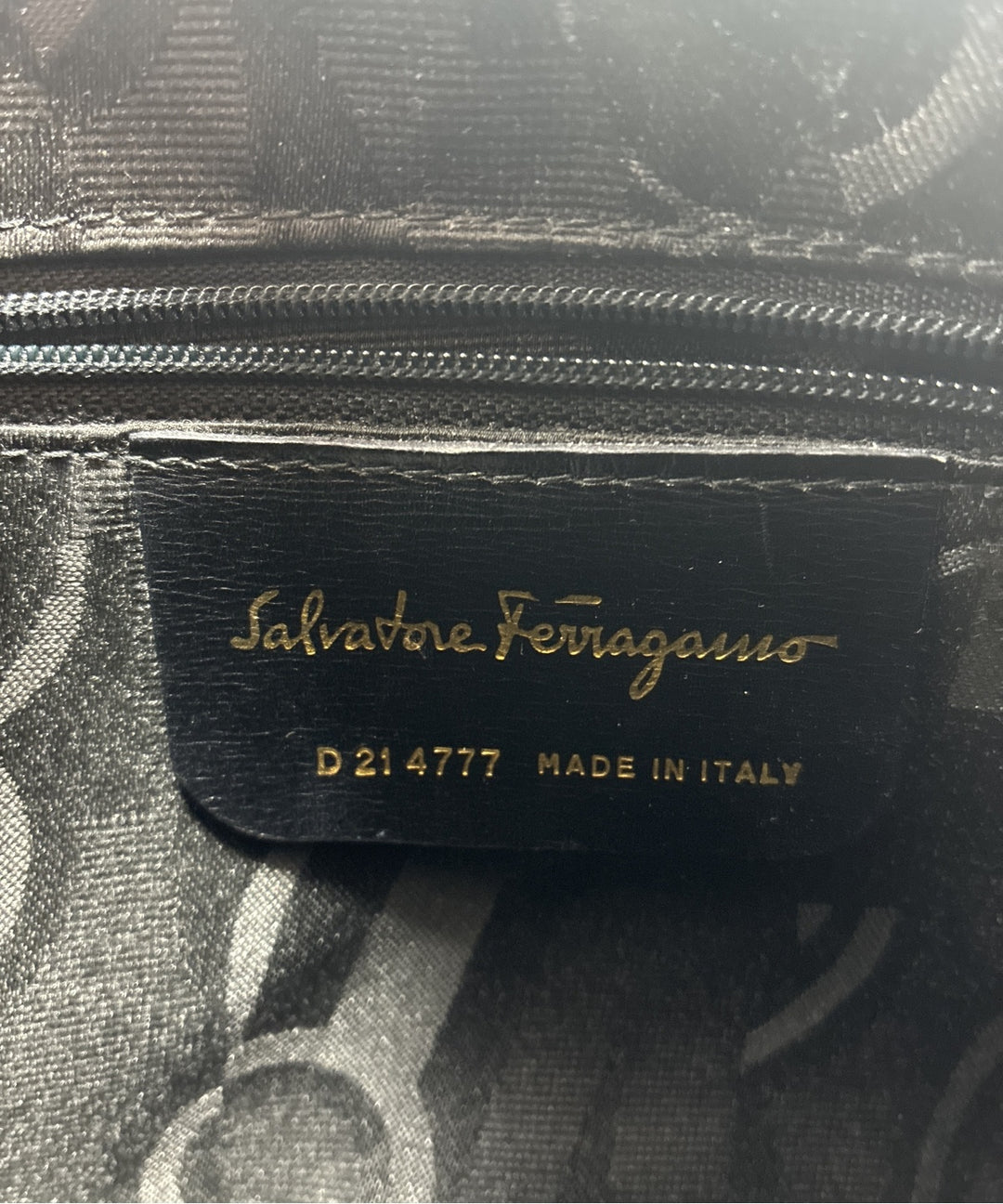 Salvatore Ferragamo กระเป๋าสะพาย