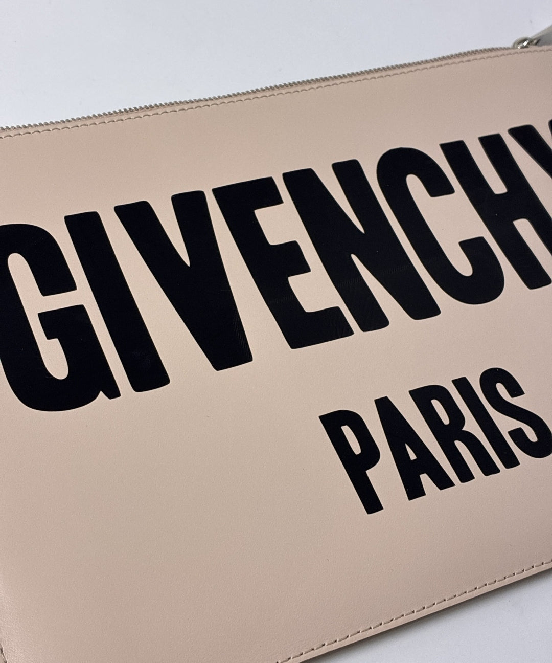GIVENCHY คลัตช์
