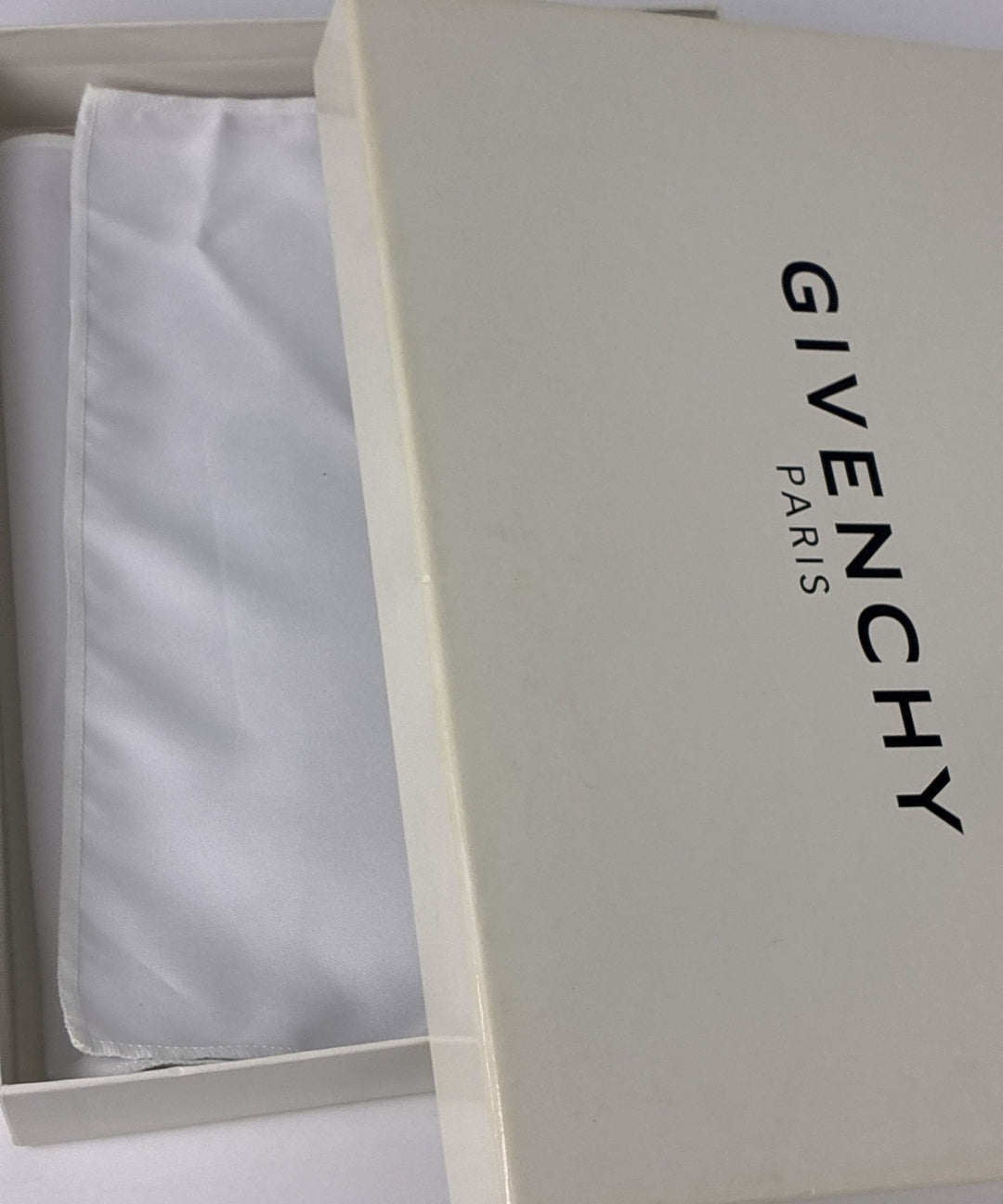 GIVENCHY คลัตช์