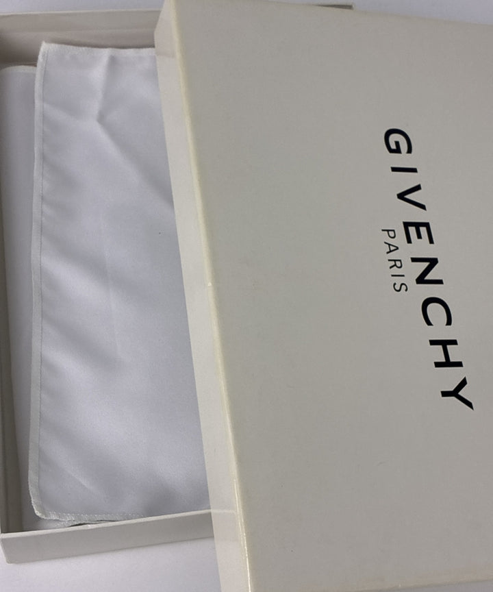 GIVENCHY คลัตช์