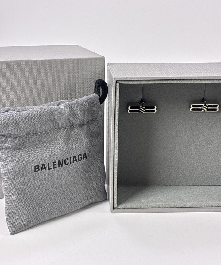 BALENCIAGA เจาะ