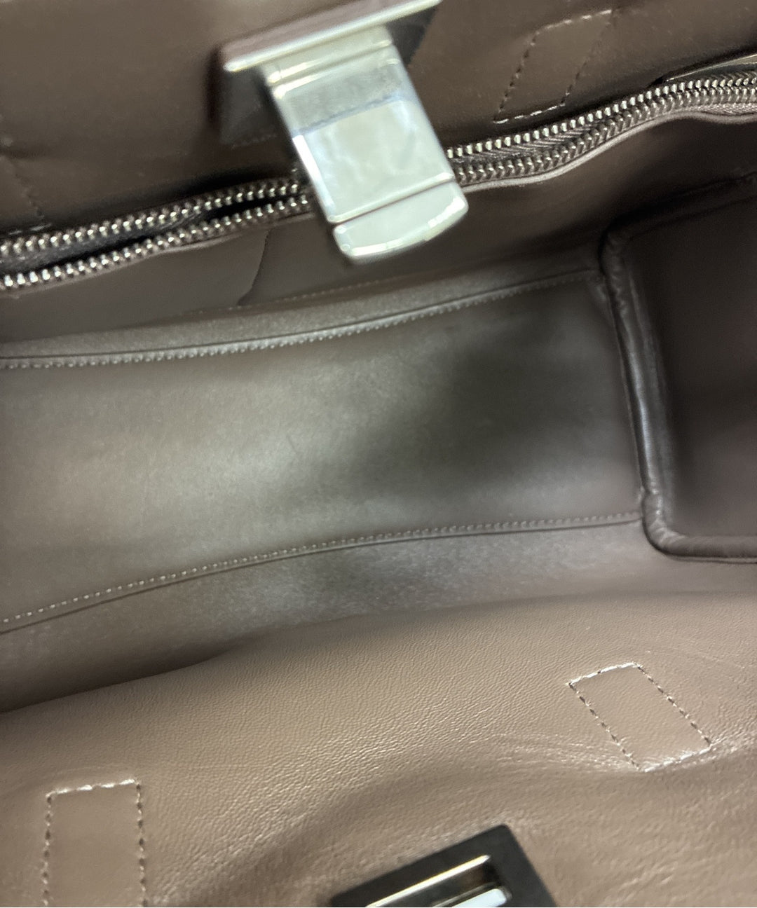 BALENCIAGA กระเป๋าสะพาย