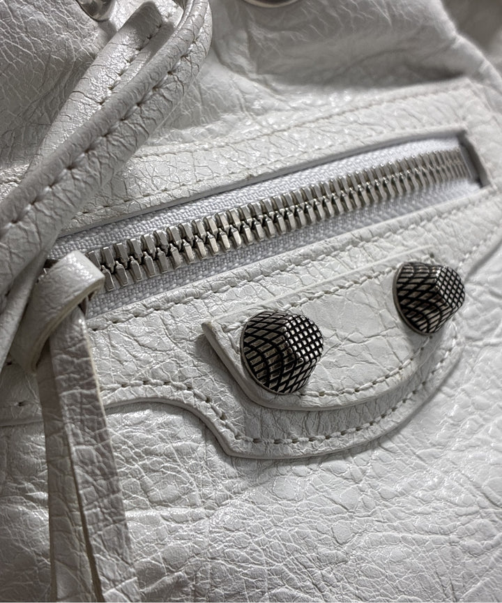 BALENCIAGA กระเป๋าสะพาย