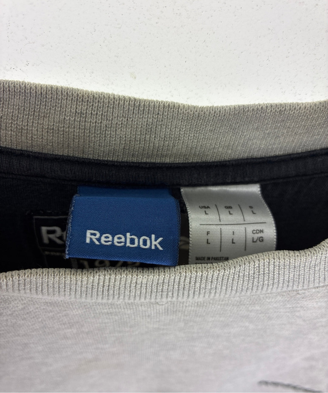 Reebok เสื้อกันหนาว