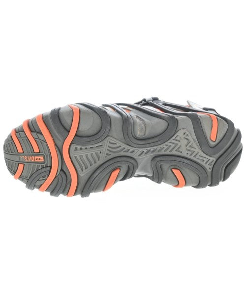 DIESEL รองเท้าผ้าใบ