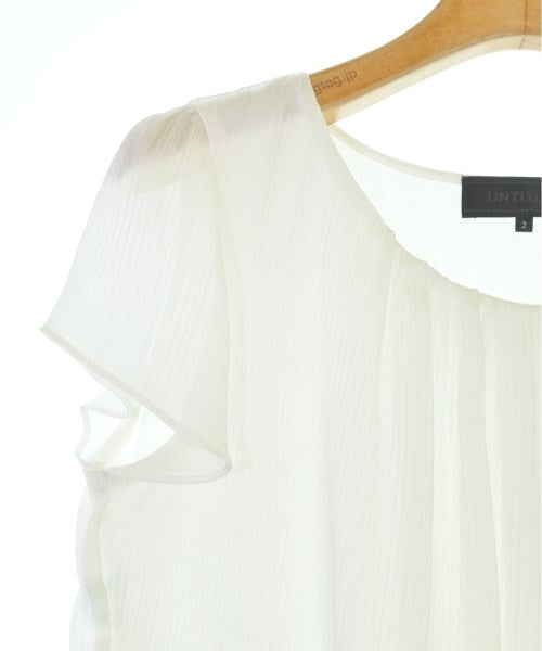 UNTITLED เสื้อยืด/เสื้อท็อปส์