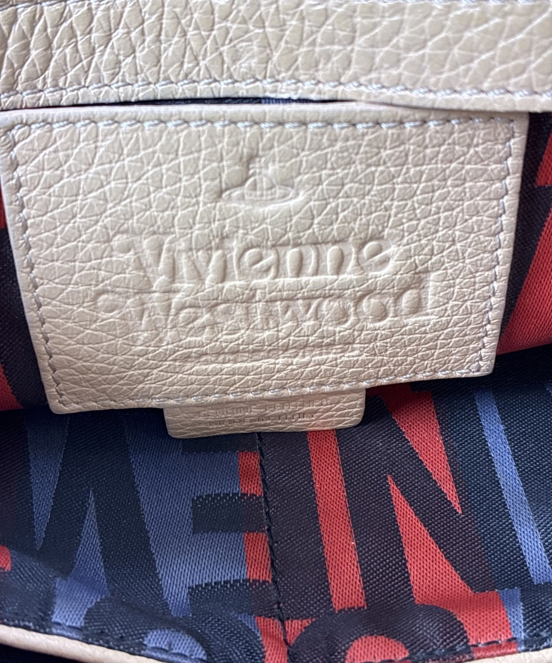 Vivienne Westwood กระเป๋าสะพาย