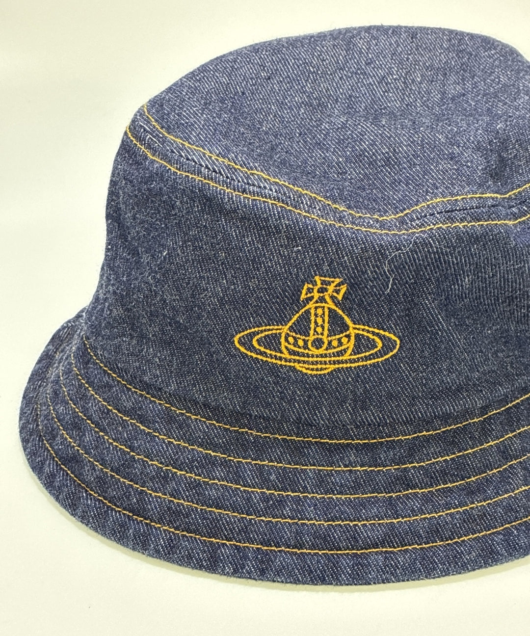 Vivienne Westwood หมวก