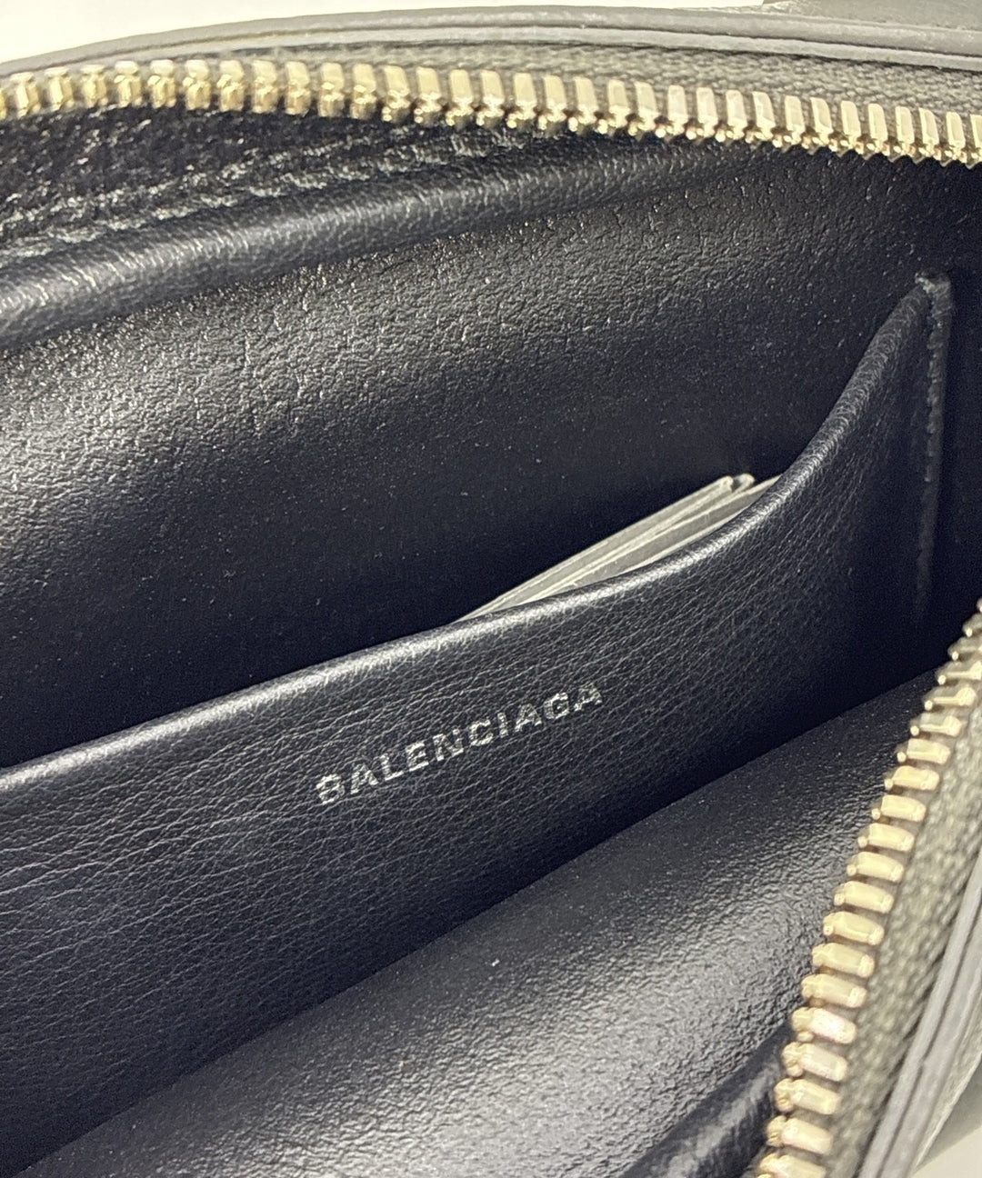 BALENCIAGA กระเป๋าสะพาย