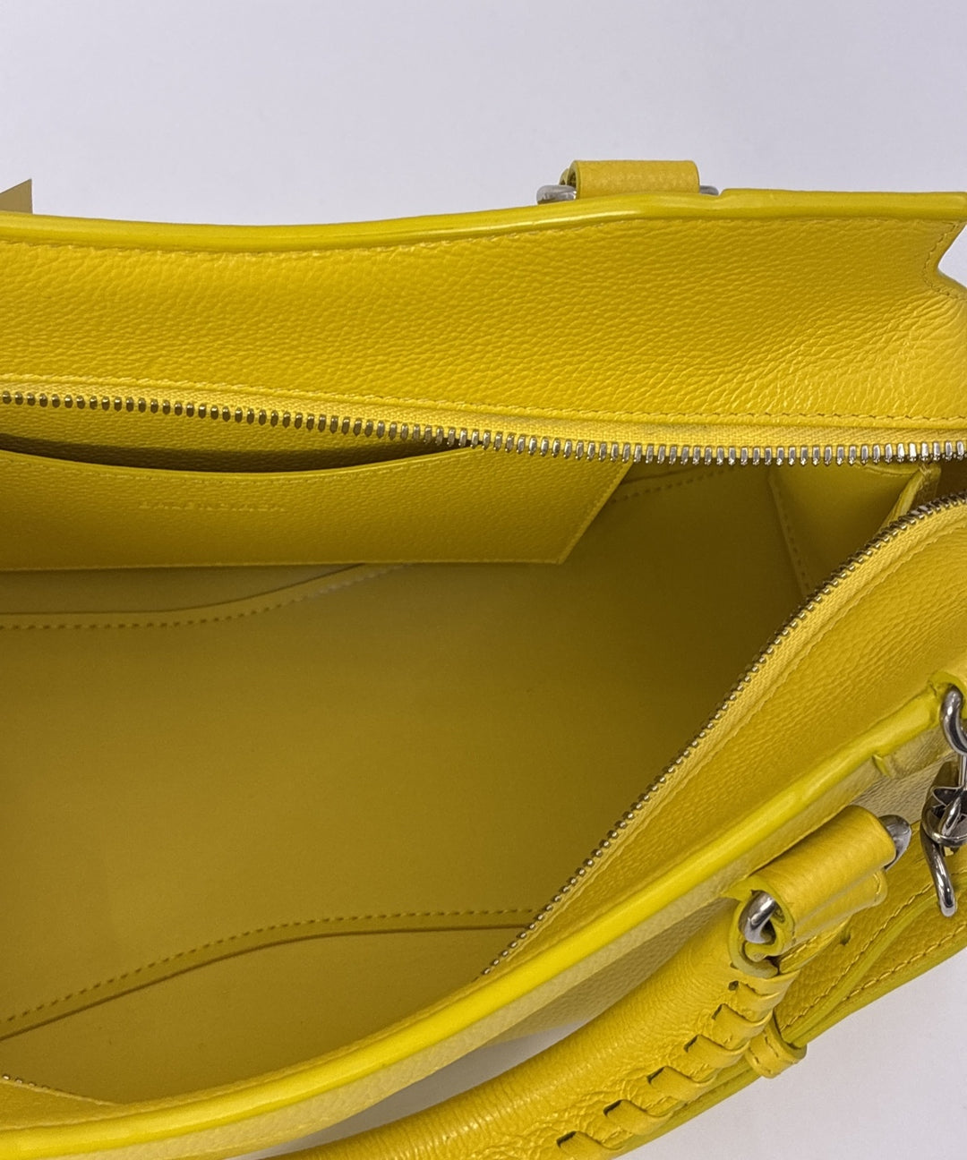 BALENCIAGA กระเป๋าสะพาย