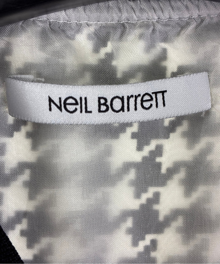 Neil Barrett เสื้อแขนกุด