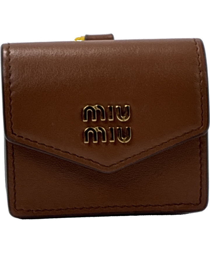 Miu Miu เครื่องประดับบนกระเป๋า