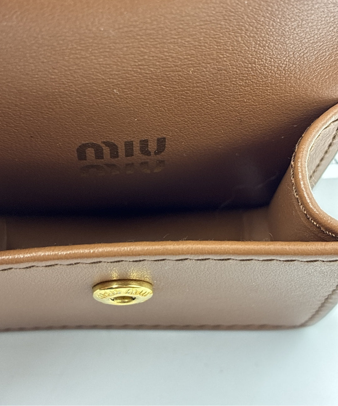 Miu Miu เครื่องประดับบนกระเป๋า
