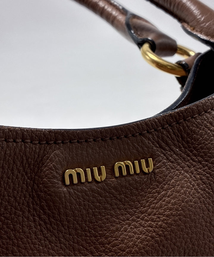 Miu Miu กระเป๋าถือ