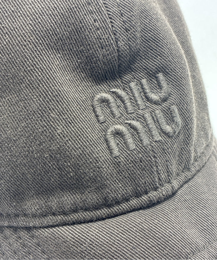 Miu Miu หมวกแก๊ป