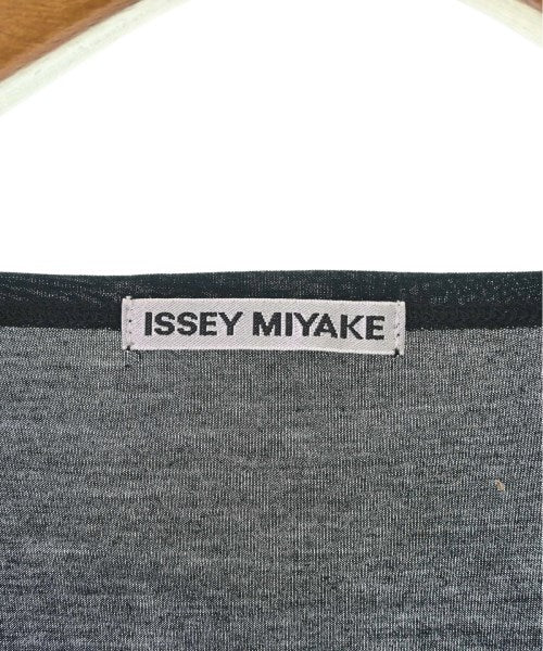 ISSEY MIYAKE เสื้อยืด/เสื้อท็อปส์