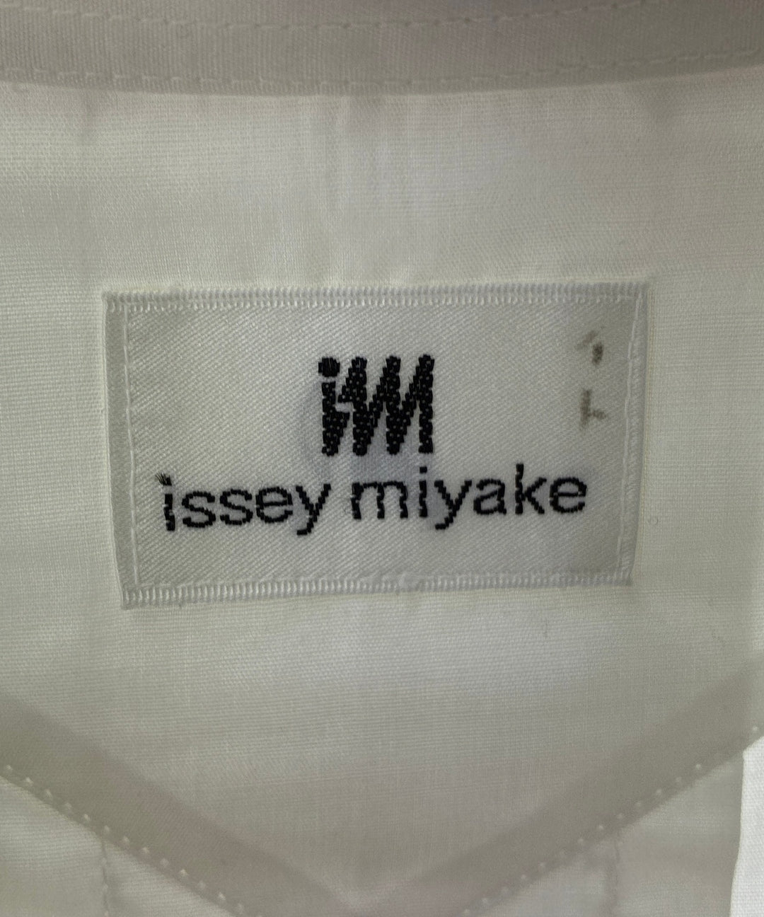 ISSEY MIYAKE เสื้อลำลอง