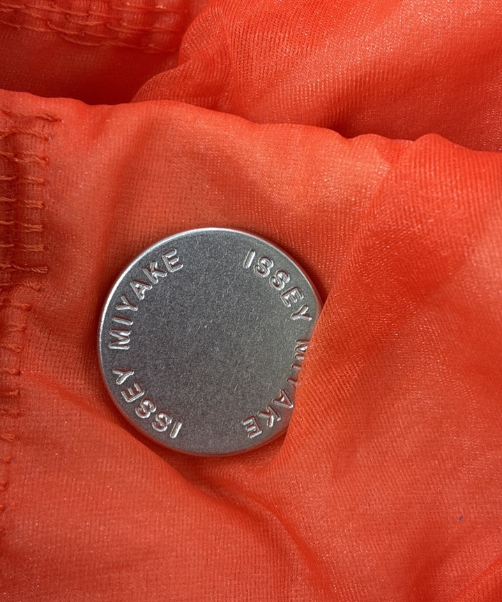 ISSEY MIYAKE กระเป๋าถือ