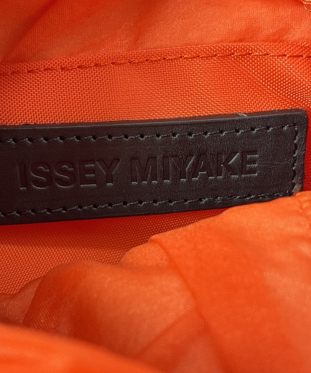 ISSEY MIYAKE กระเป๋าถือ