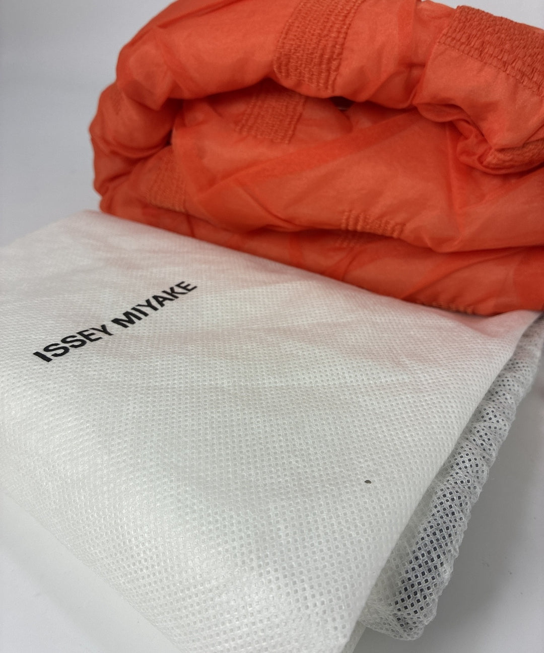 ISSEY MIYAKE กระเป๋าถือ