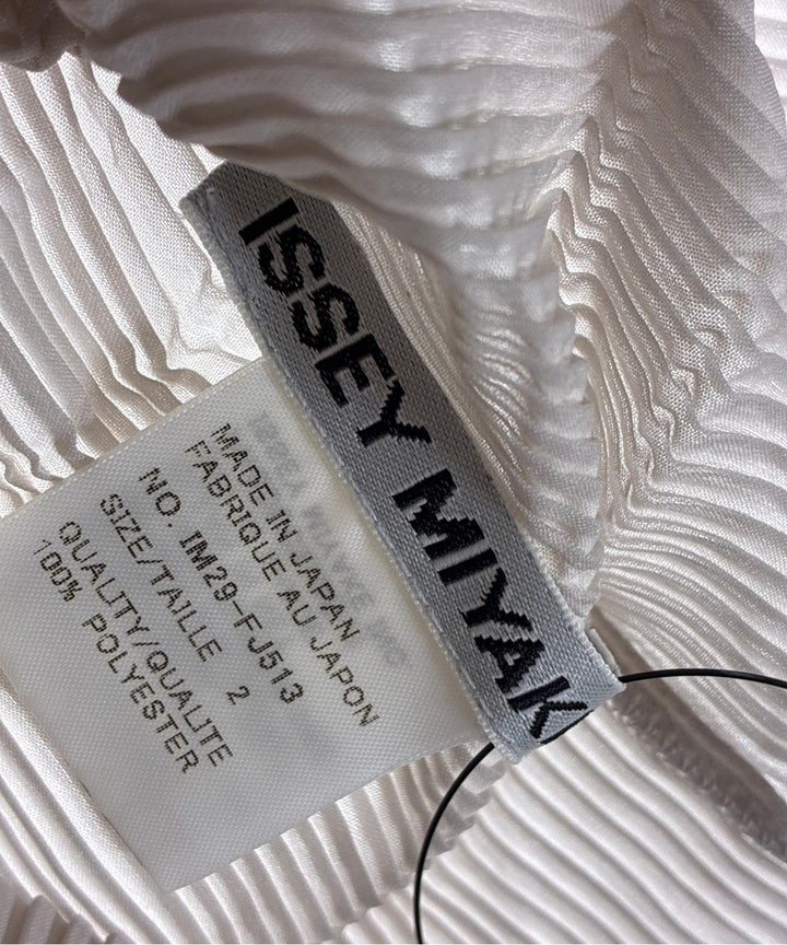 ISSEY MIYAKE เสื้อยืด/เสื้อท็อปส์