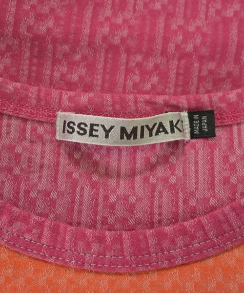 ISSEY MIYAKE เสื้อยืด/เสื้อท็อปส์