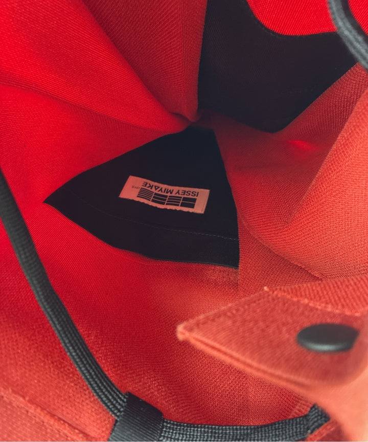 ISSEY MIYAKE เป้สะพายหลัง