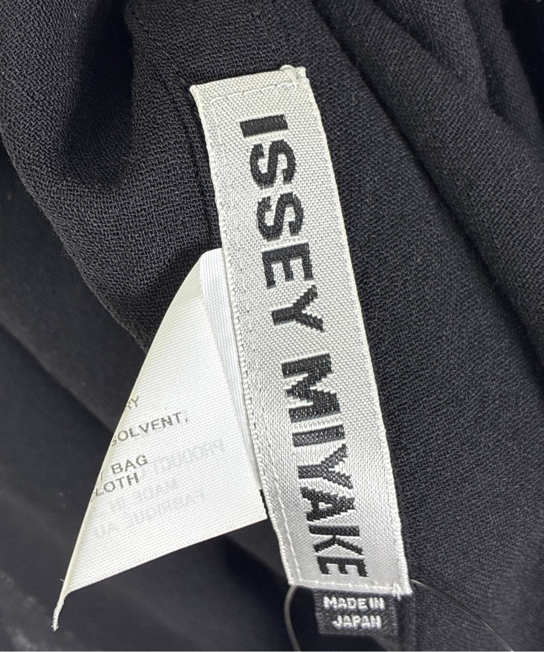 ISSEY MIYAKE เสื้อสตรี