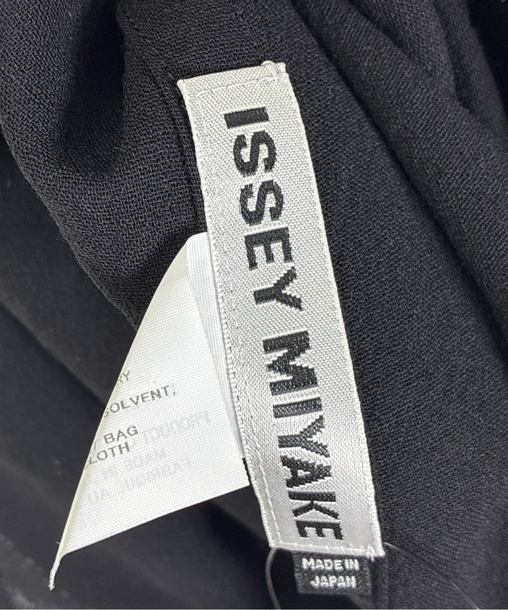 ISSEY MIYAKE เสื้อสตรี