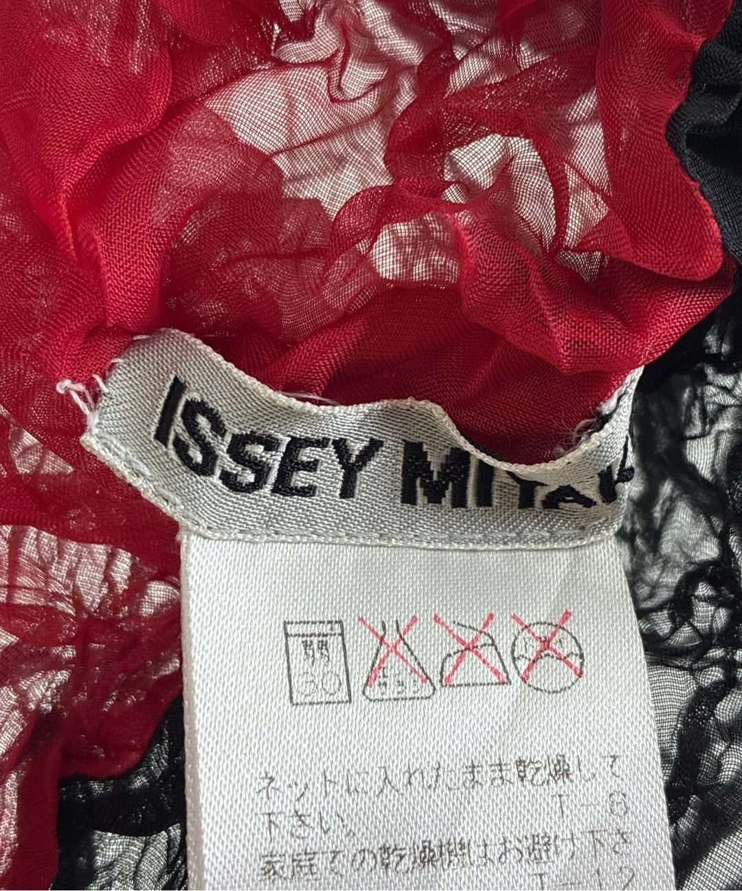 ISSEY MIYAKE เสื้อยืด/เสื้อท็อปส์