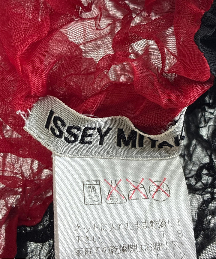 ISSEY MIYAKE เสื้อยืด/เสื้อท็อปส์