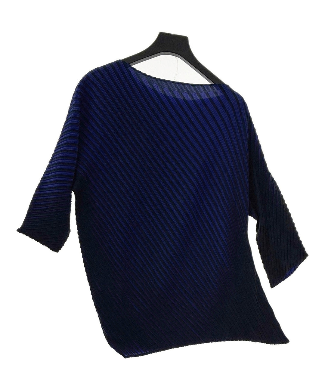 ISSEY MIYAKE เสื้อยืด/เสื้อท็อปส์