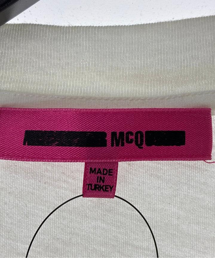 McQ เสื้อยืด/เสื้อท็อปส์