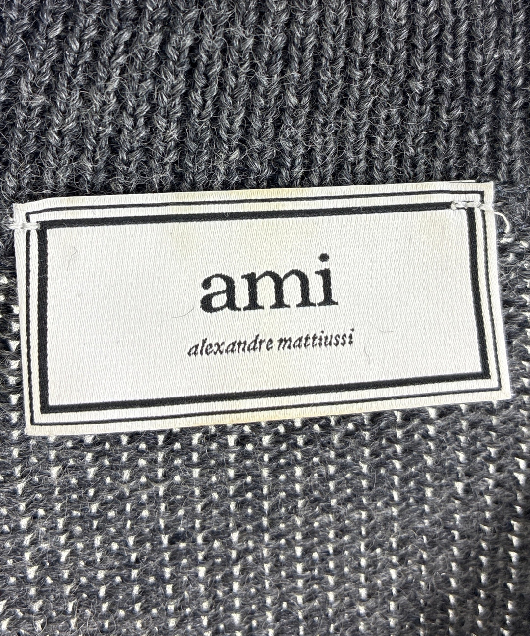 ami เสื้อกันหนาว