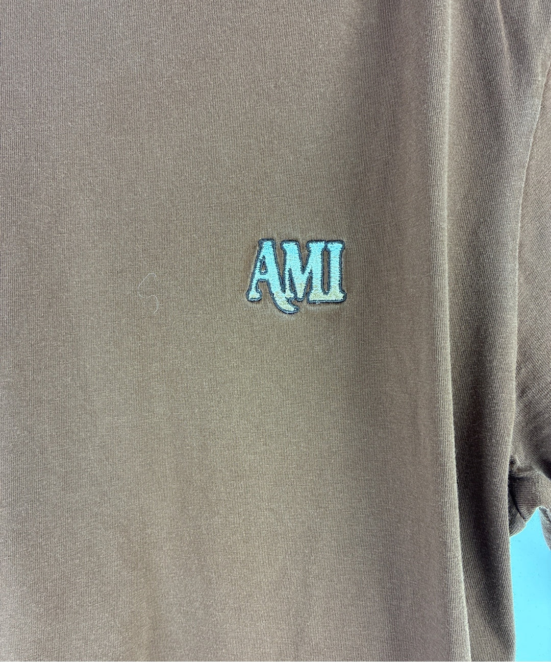 ami เสื้อยืด/เสื้อท็อปส์