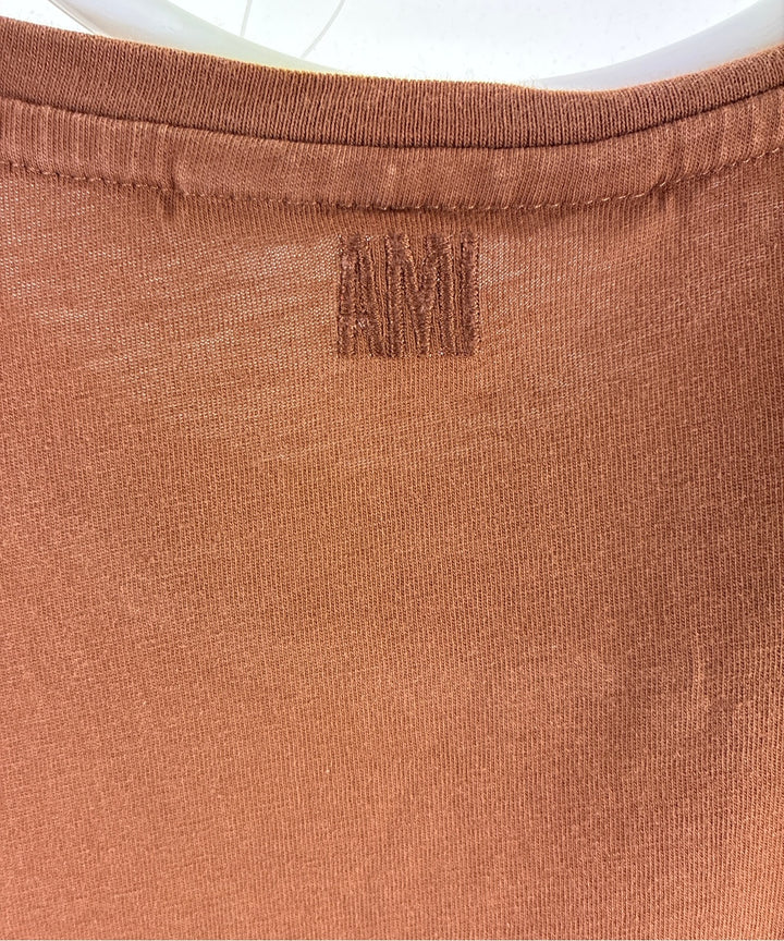 ami เสื้อยืด/เสื้อท็อปส์