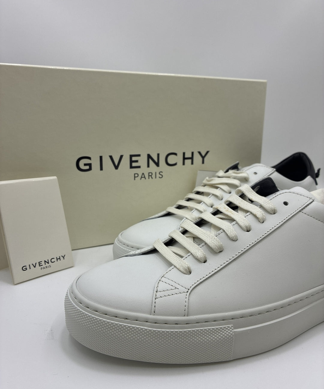 GIVENCHY รองเท้าผ้าใบ